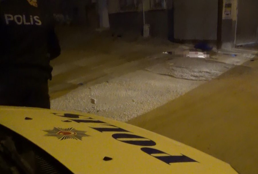 Tartıştığı karısını sokak ortasında öldüren koca adliyeye sevk edildi