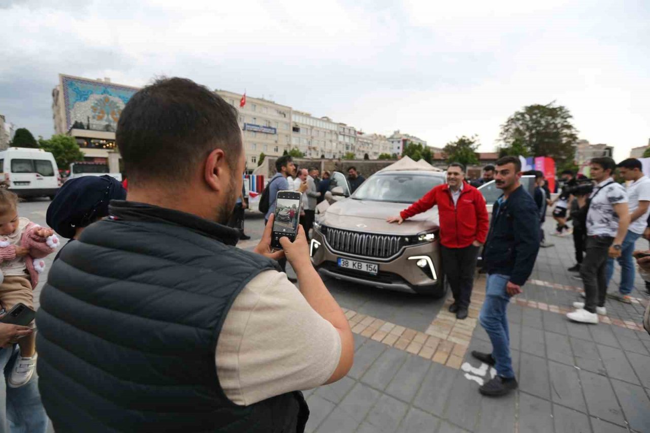 Başkan Büyükkılıç, Basketbol Turnuvasında Gençlerin Coşkusuna Ortak Oldu