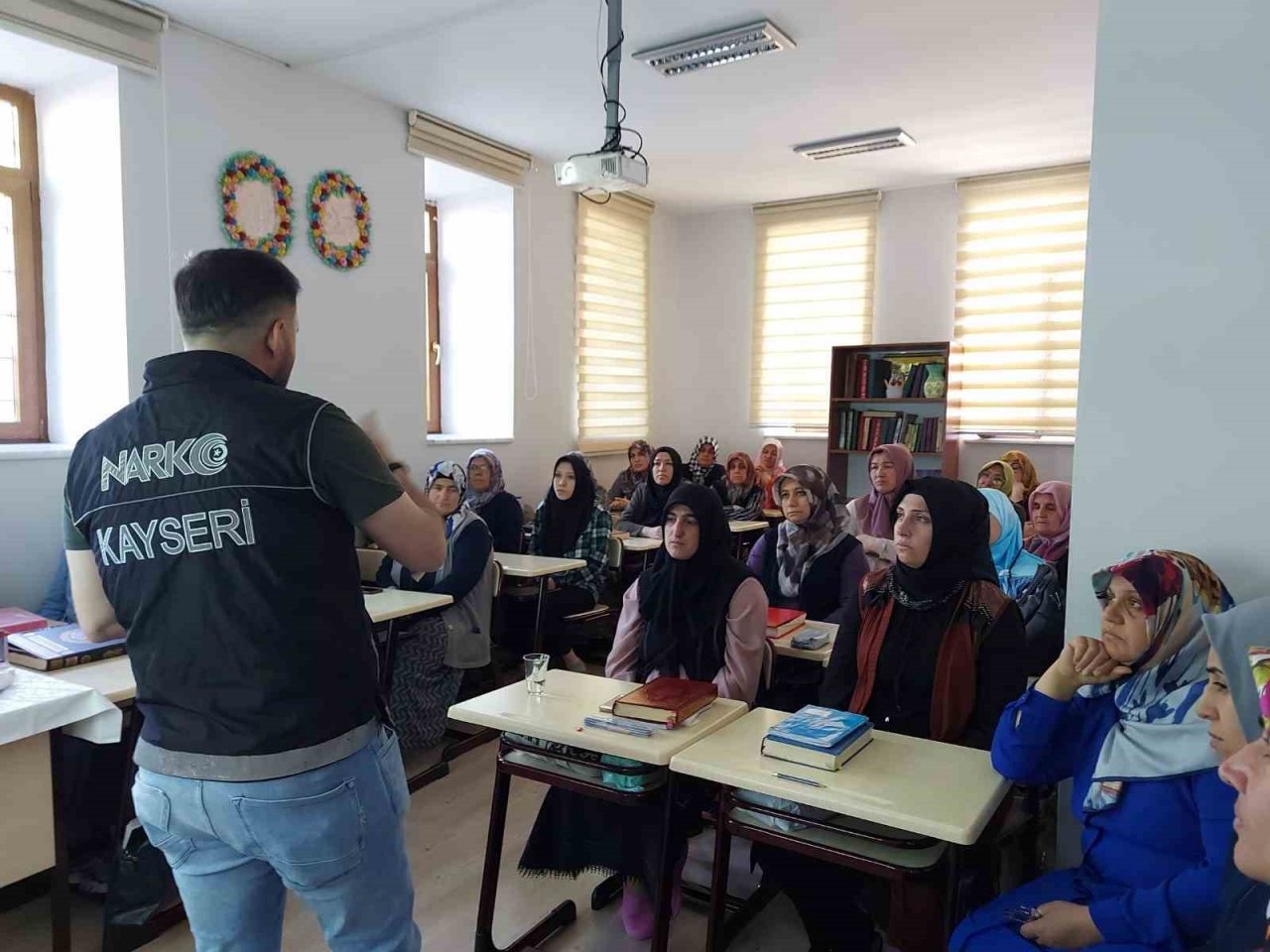 Narkotik Polisi Vatandaşı Bilgilendirmeye Devam Ediyor