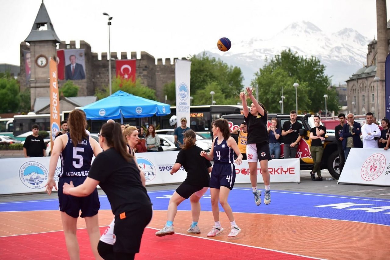 3x3 Basketbol müsabakaları nefes kesti