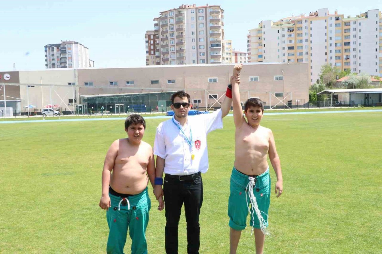 Gençlik Haftası’nda karakucak güreşleri düzenlendi