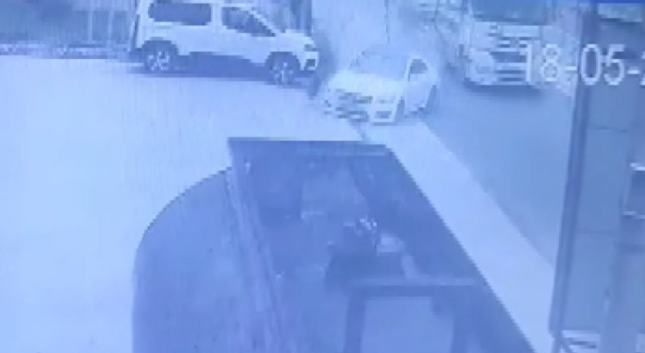 Otomobil benzin istasyonuna daldı, o anlar kameraya yansıdı