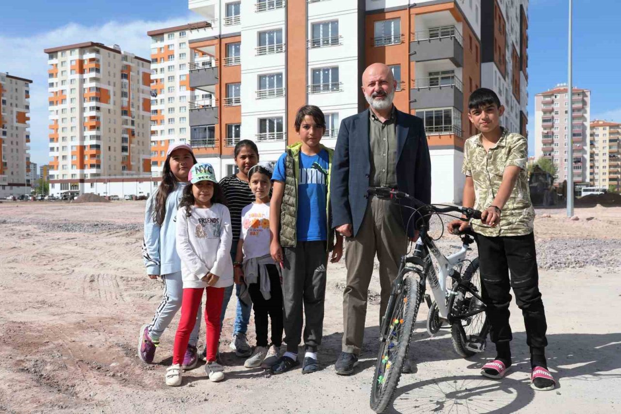 Başkan Çolakbayrakdar; “Kentsel dönüşümü, sosyal odaklı yapıyoruz”