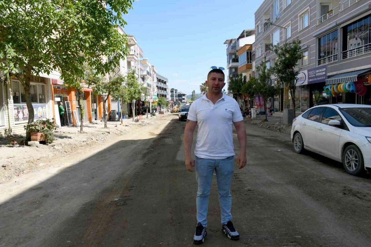 Kuşadası Belediyesi Davutlar Mahallesi’ndeki çalışmalarını sürdürüyor