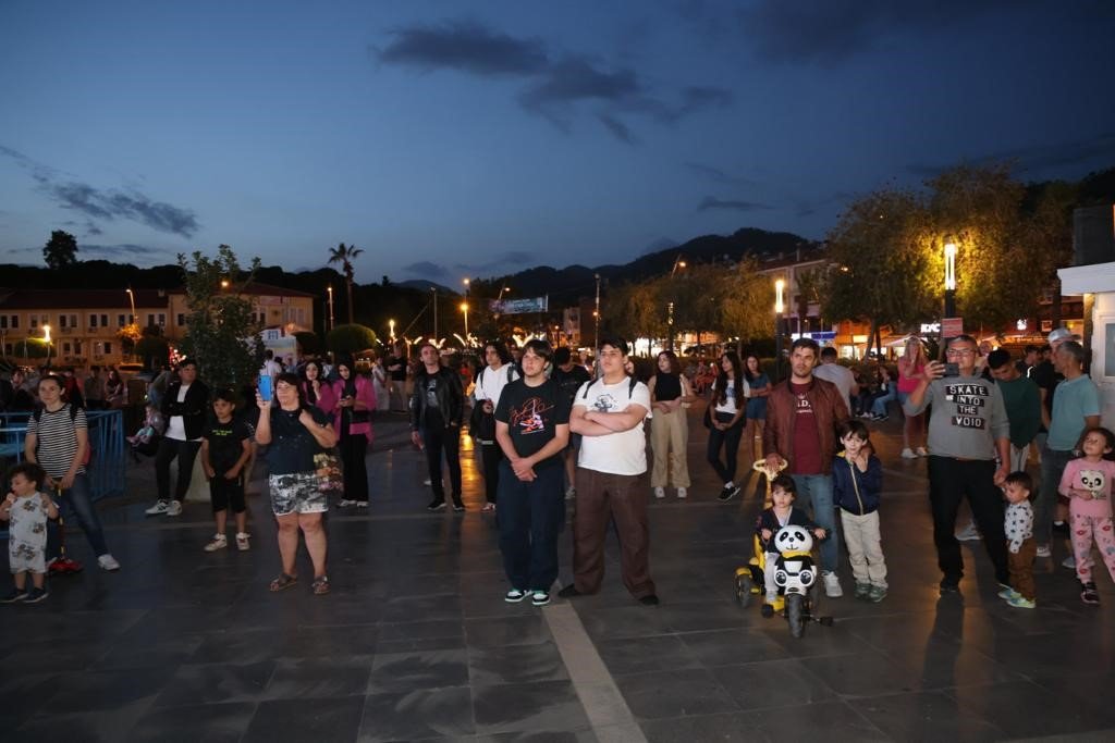 Marmaris’te sahne gençlerin