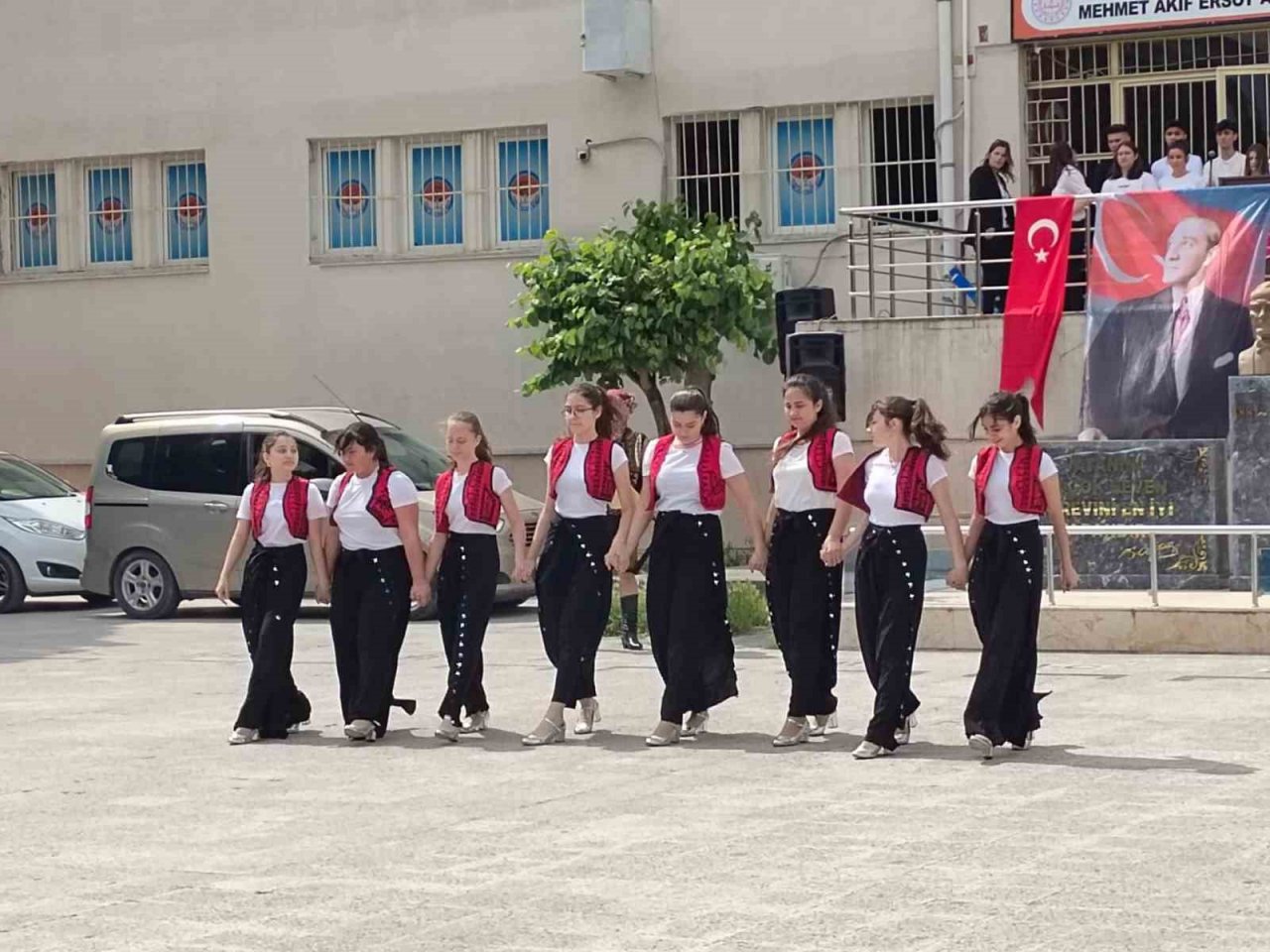 Gençlik ve Spor Bayramına muhteşem kutlama