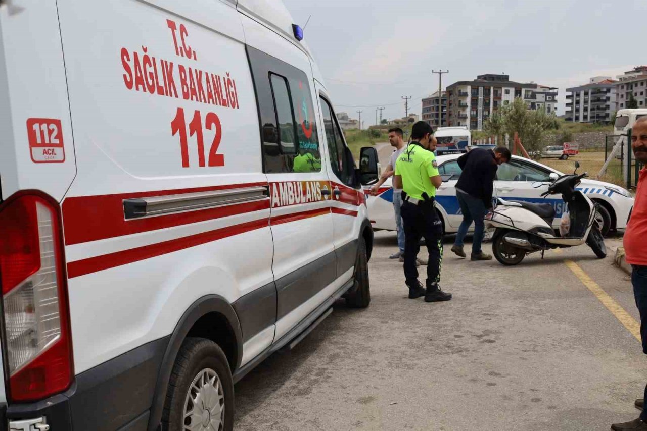 Manisa’da motosiklet yayaya çarptı: 1 yaralı