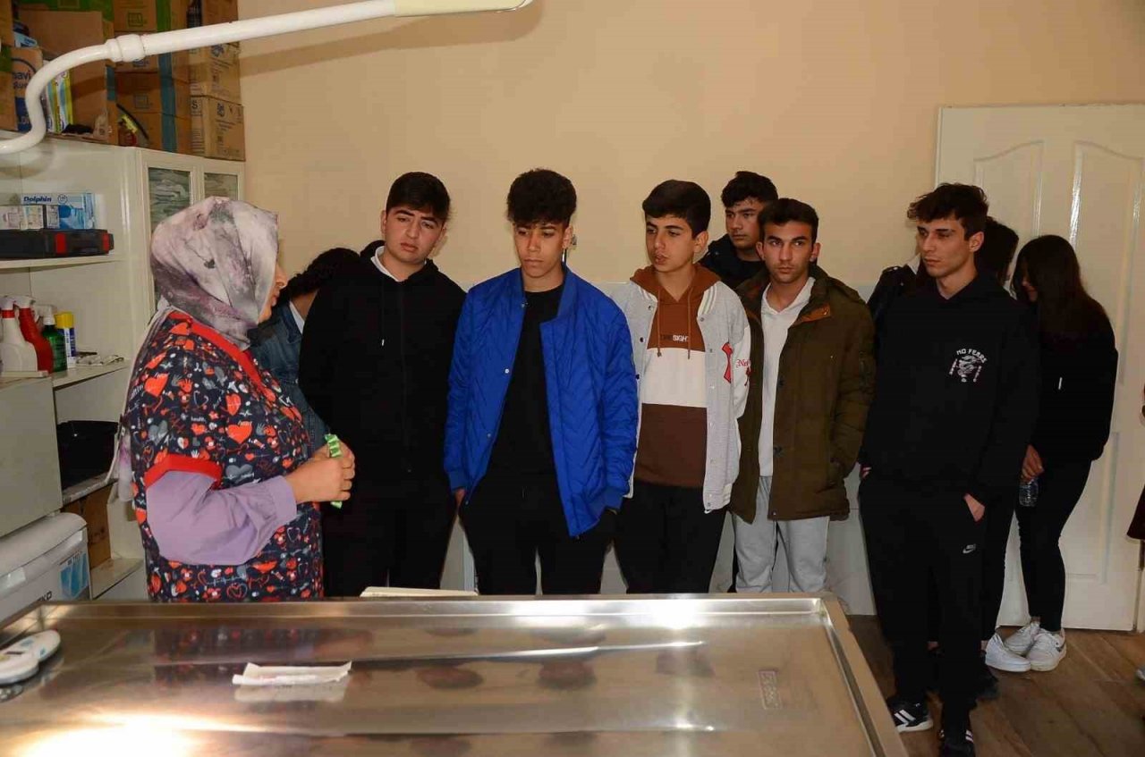 Öğrencilerden barınağa ziyaret