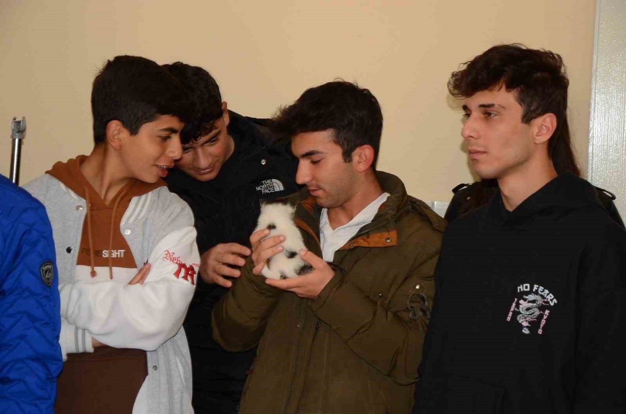 Öğrencilerden barınağa ziyaret