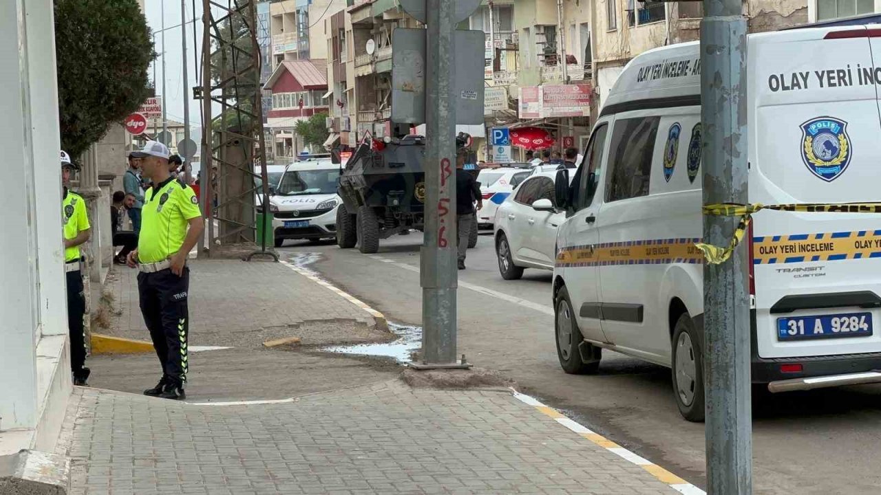 Silahlı, bıçaklı, sopalı kavga kamerada: 4 yaralı