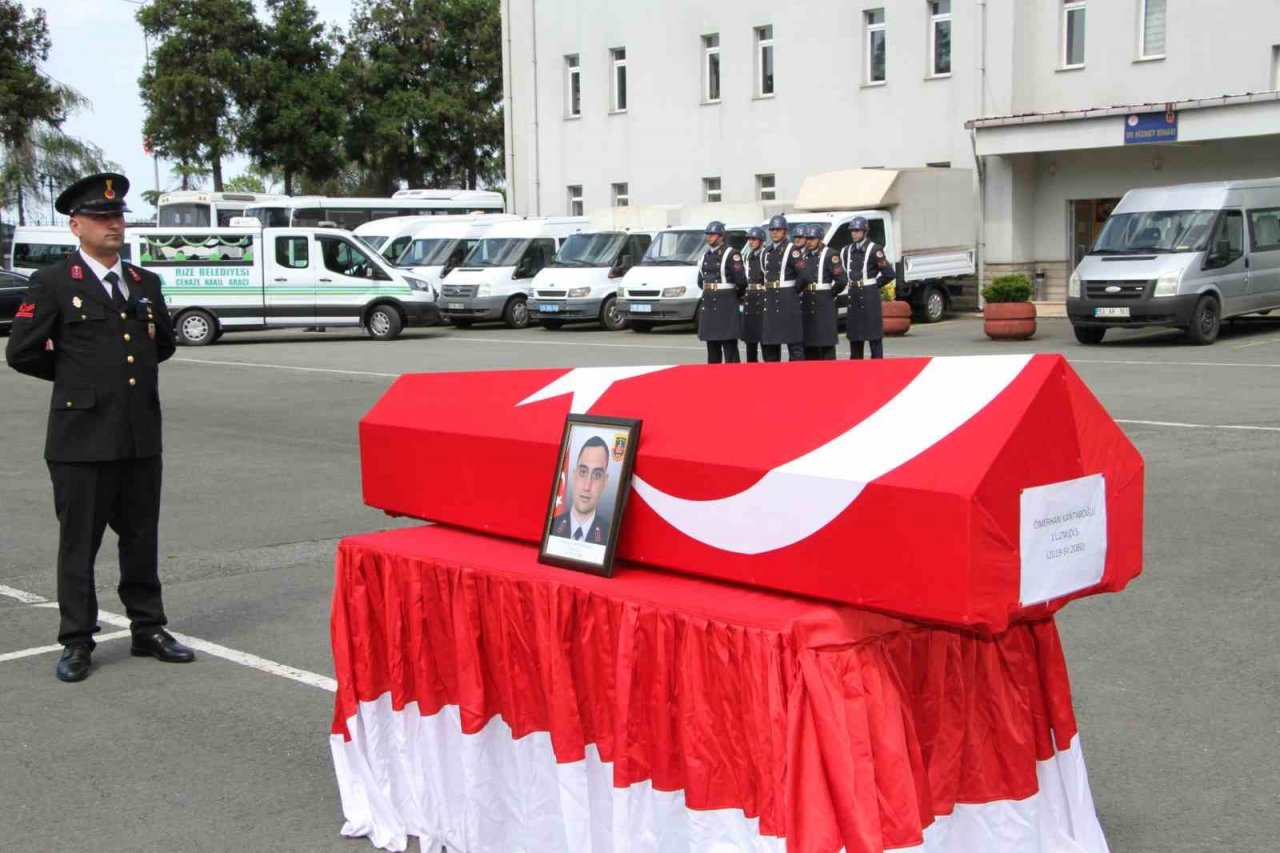Kalp krizi sonucu hayatını kaybeden 26 yaşındaki uzman çavuş defnedildi