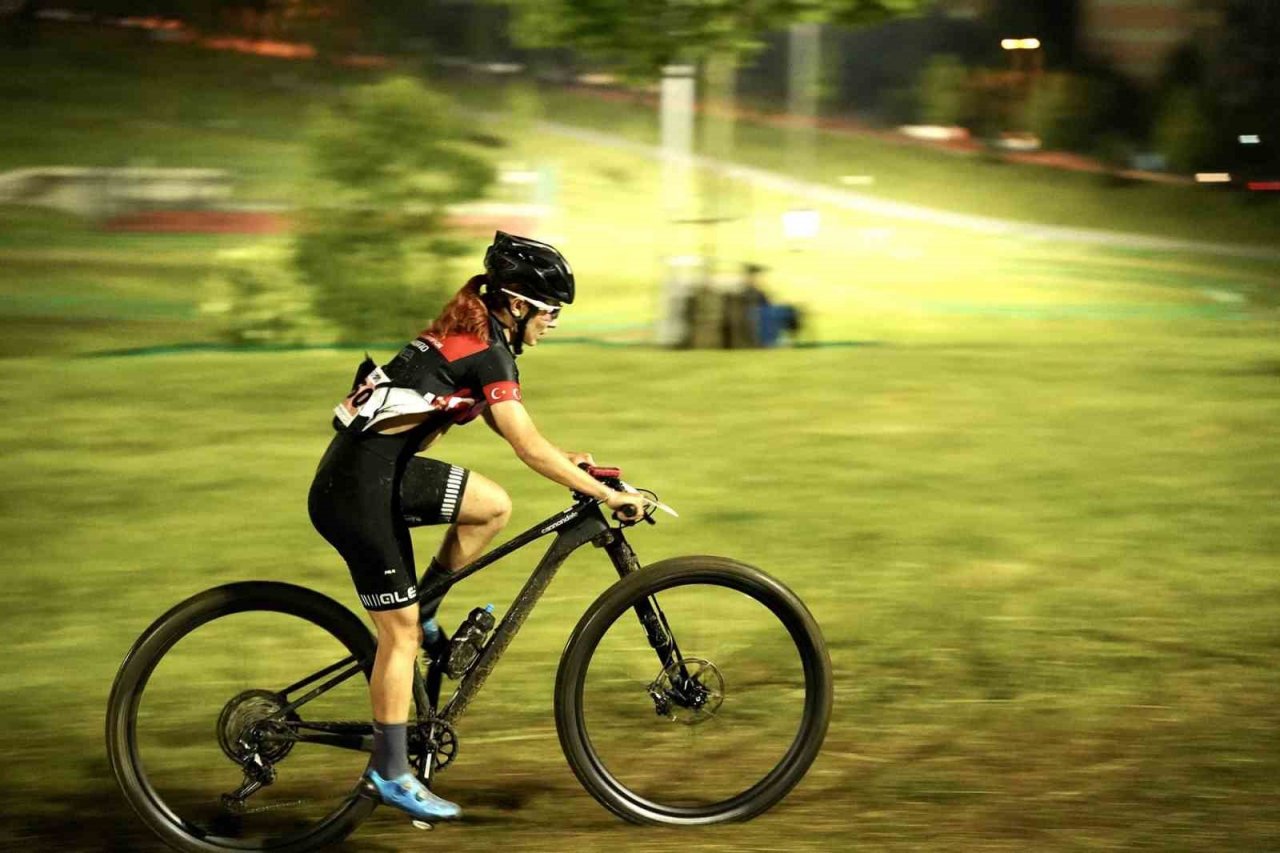 Dünyanın tek gece yarışı nefes kesti: Bike Fest heyecanı tırmanıyor