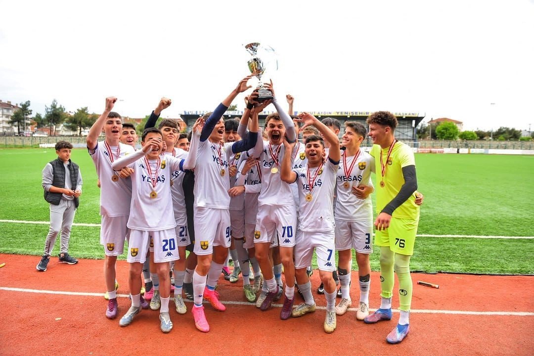 Şampiyon Yenişehir Belediyespor