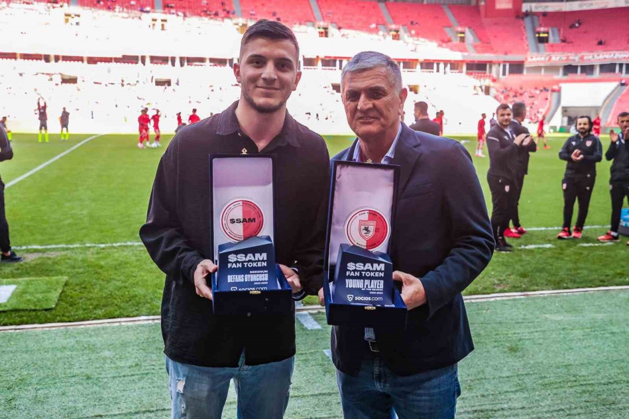 Şampiyon Samsunspor’a taraftarlardan ödül