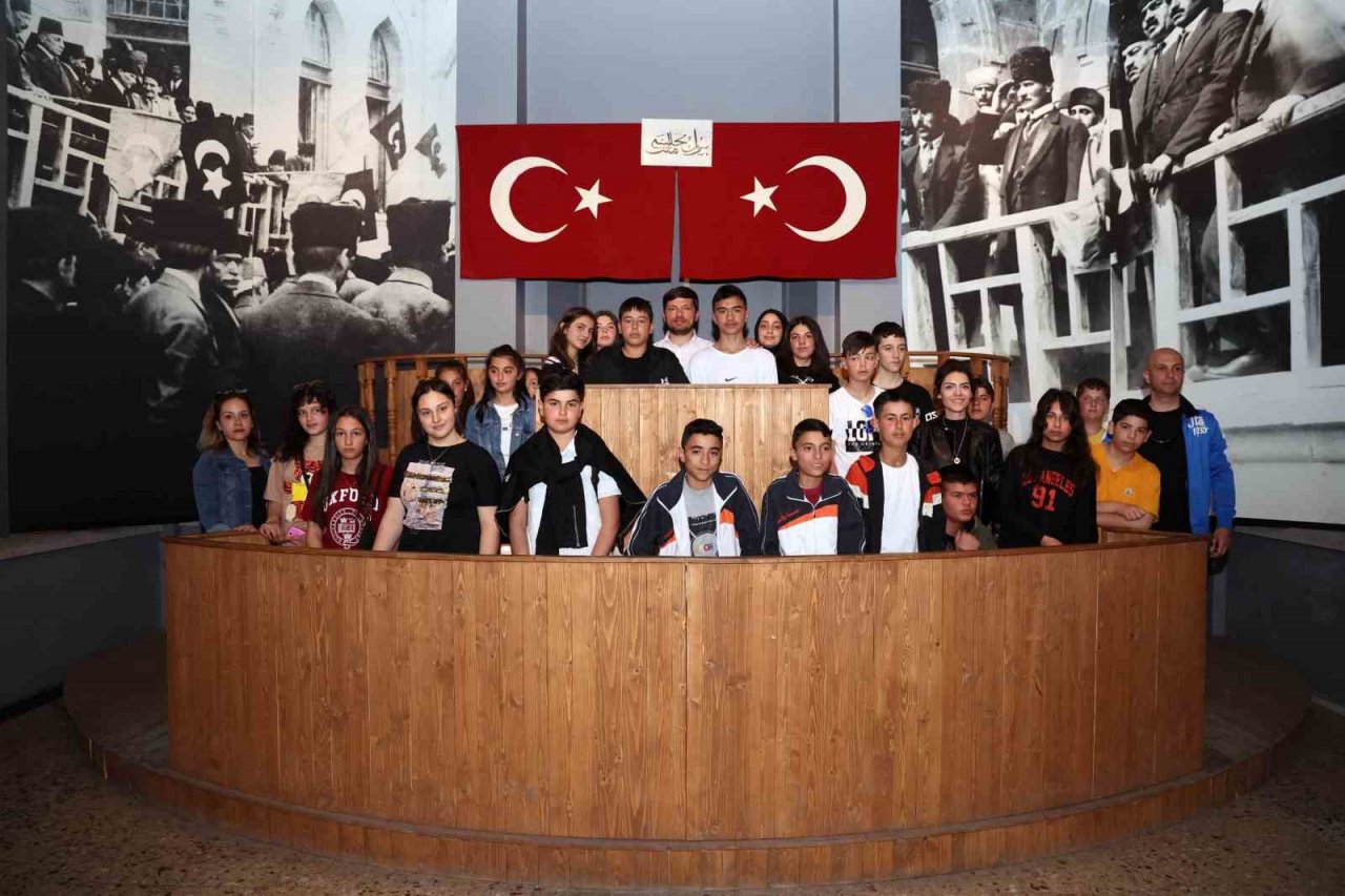 Başkan Yalçın’dan kırsaldaki öğrencilere müze sürprizi