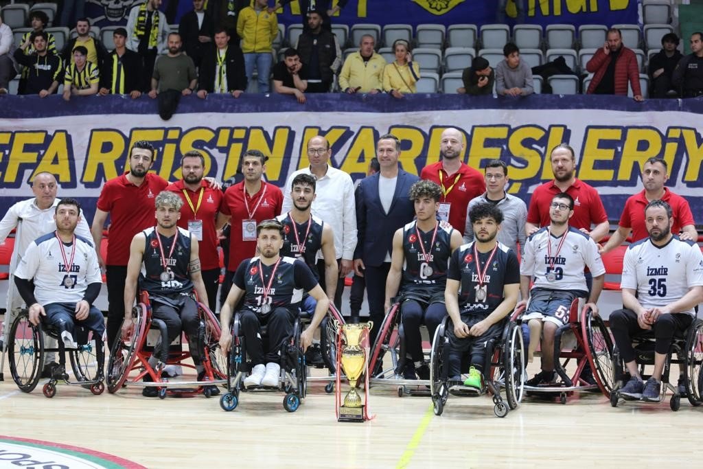 Tekerlekli sandalye basketbolunda şampiyon Fenerbahçe