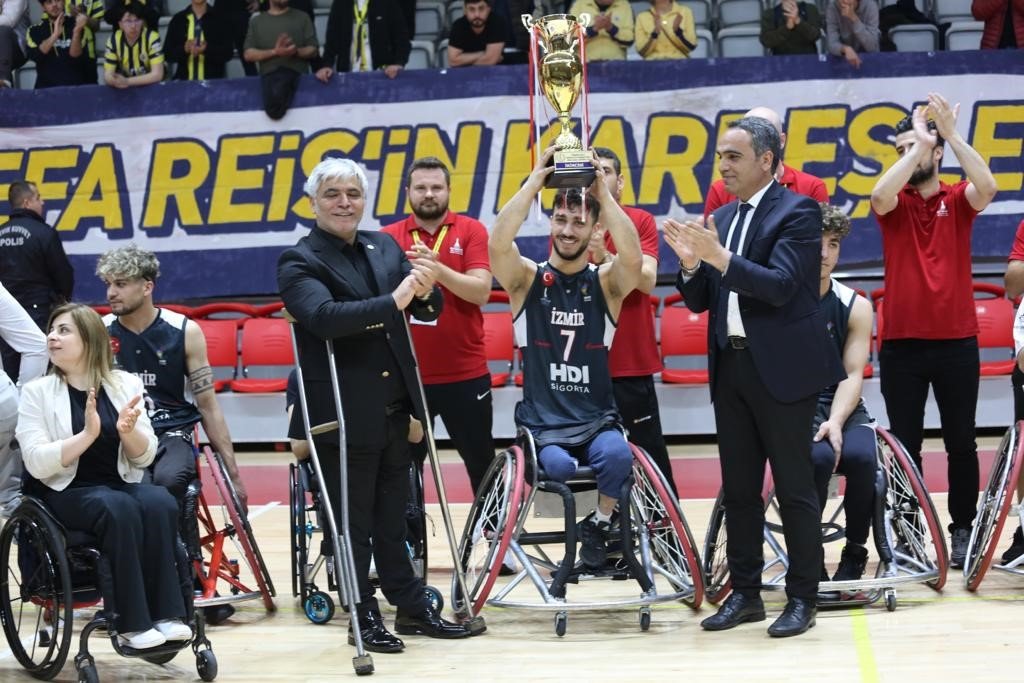 Tekerlekli sandalye basketbolunda şampiyon Fenerbahçe