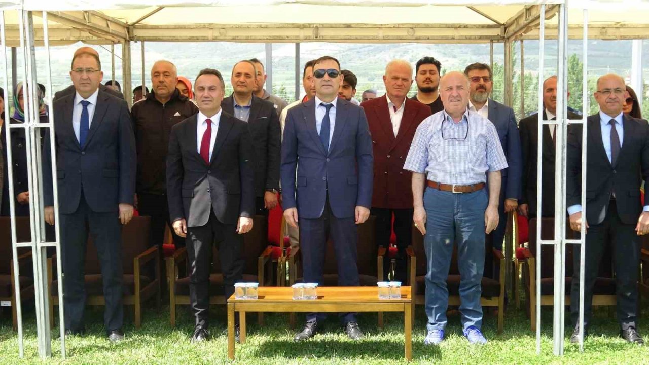 Akademik fidanlar çiftçilere dağıtıldı