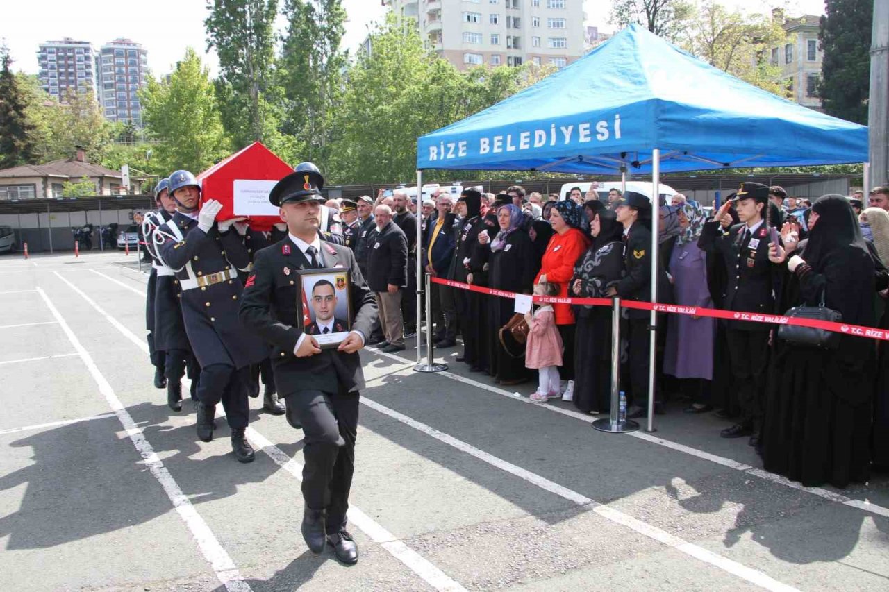 Kalp krizi sonucu hayatını kaybeden 26 yaşındaki uzman çavuş defnedildi