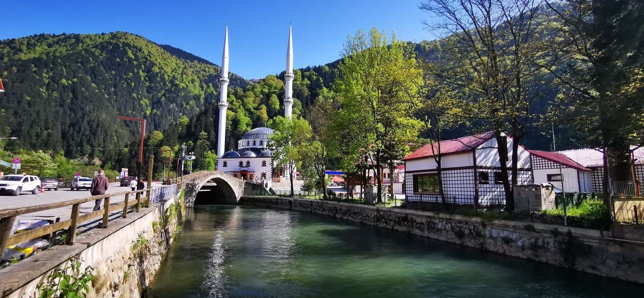 Uzungöl çamurdan arındı, eski görünümüne yeniden kavuştu