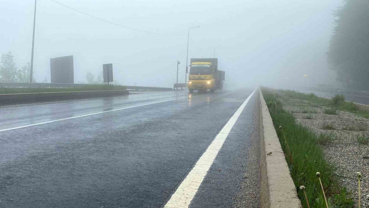 Bolu Dağı’nda sis ve yağış etkili oluyor