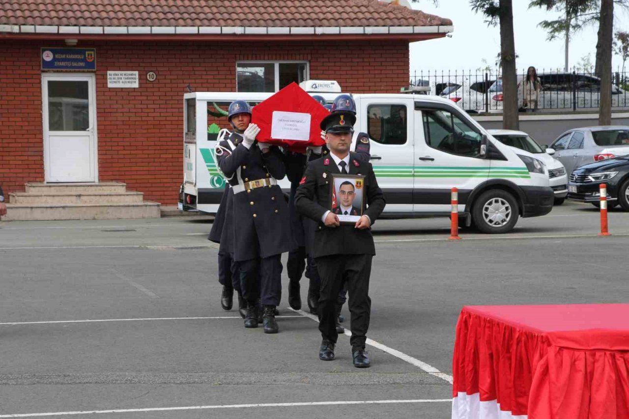 Kalp krizi sonucu hayatını kaybeden 26 yaşındaki uzman çavuş defnedildi