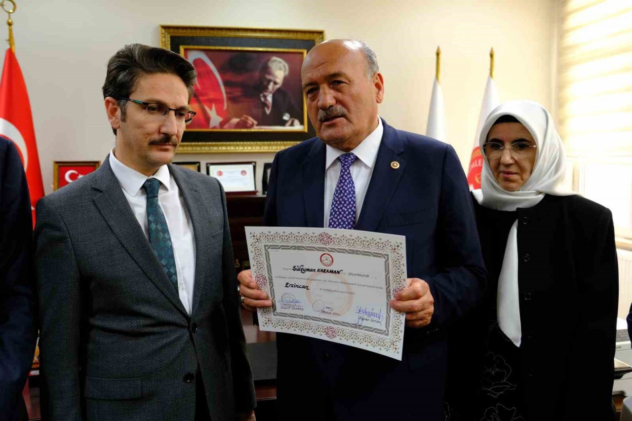 AK Parti Milletvekili Karaman mazbatasını aldı