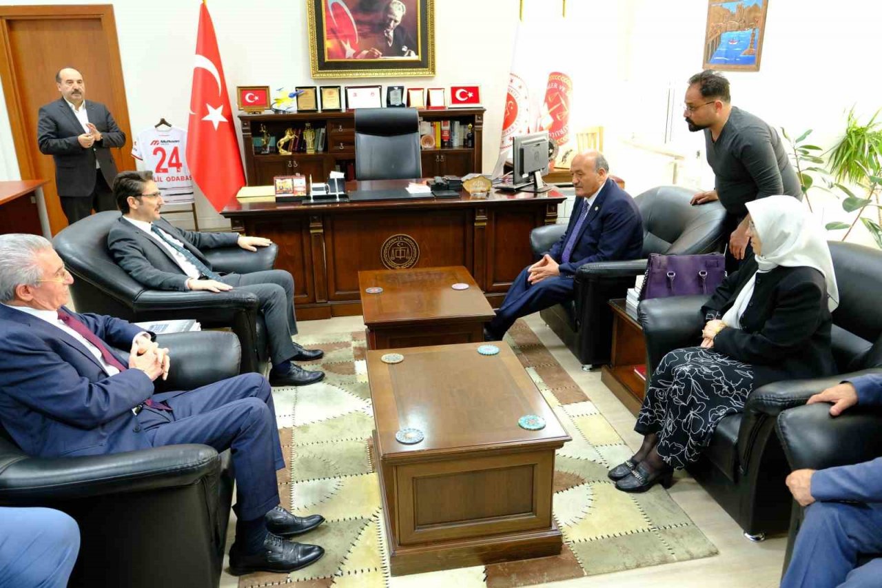 AK Parti Milletvekili Karaman mazbatasını aldı