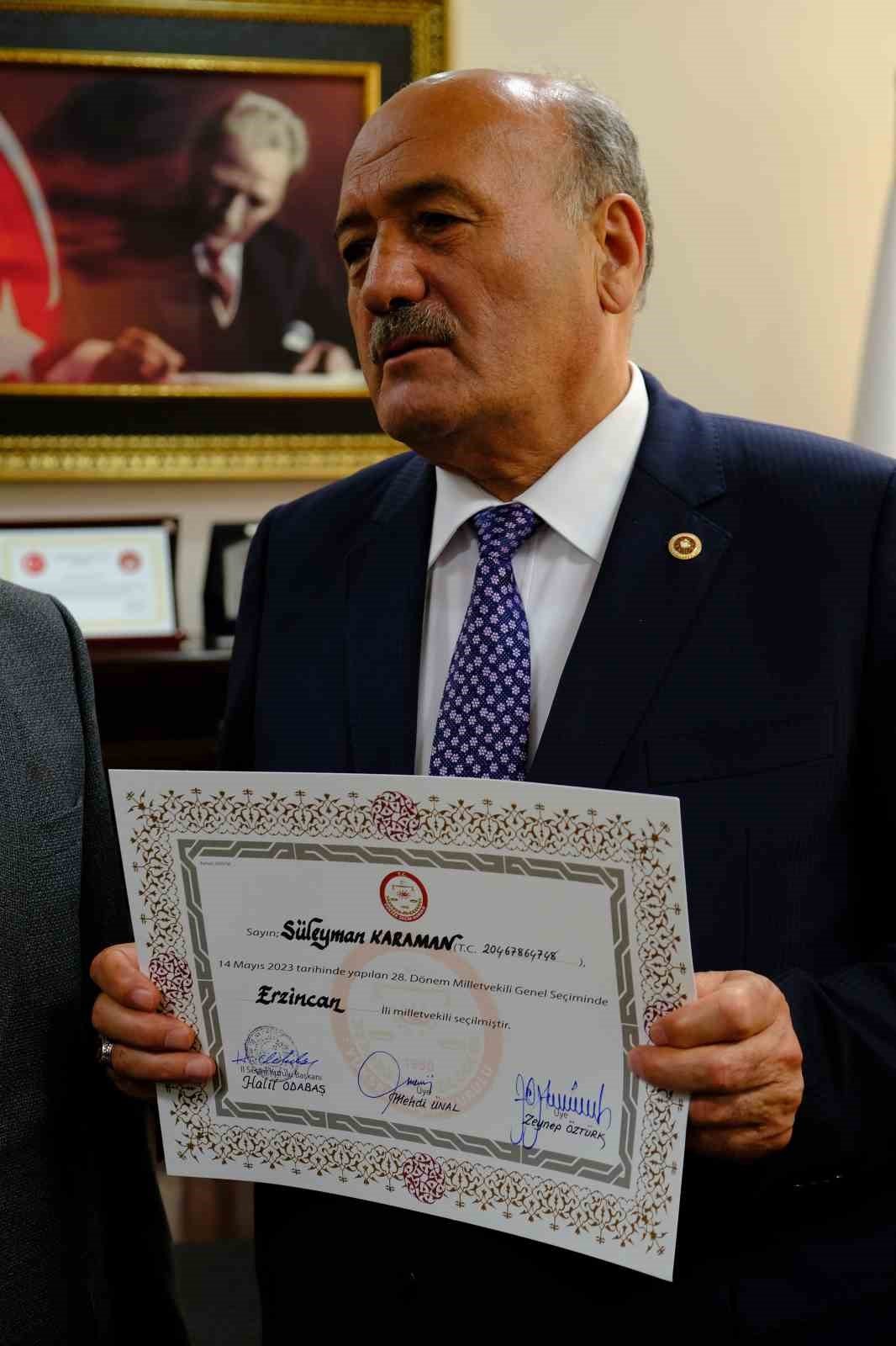 AK Parti Milletvekili Karaman mazbatasını aldı