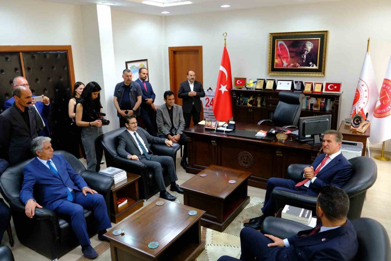 Milletvekili Sarıgül mazbatasını aldı