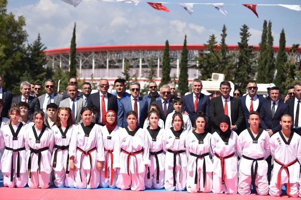 19 Mayıs Atatürk’ü Anma, Gençlik ve Spor Bayramı Antalya’da coşkuyla kutlandı