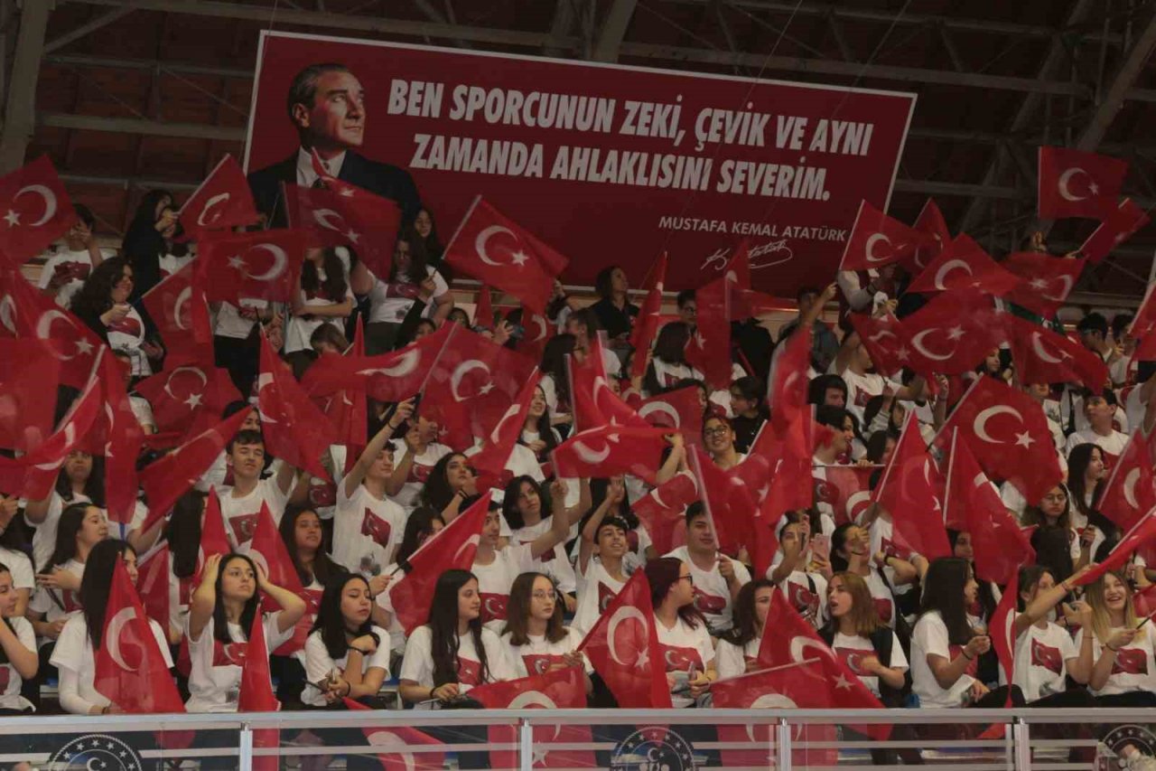 19 Mayıs Atatürk’ü Anma Gençlik ve Spor Bayramı coşkuyla kutlandı