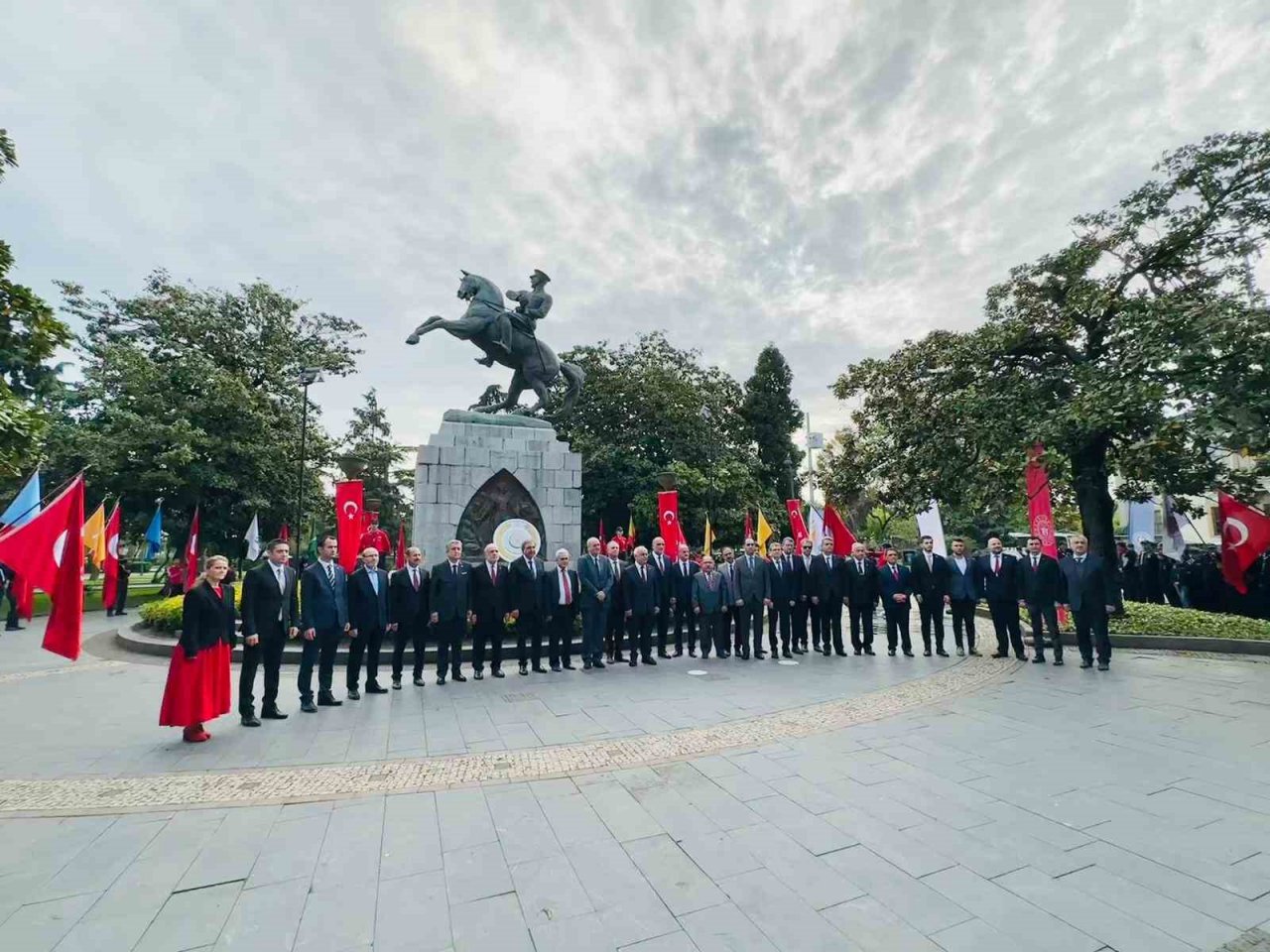 19 Mayıs etkinlikleri Atatürk Anıtı’ndaki törenle başladı