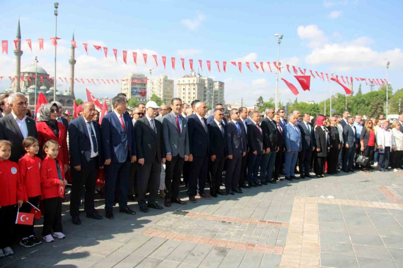 Gençlik ve Spor İl Müdürü Kabakcı: "Mesele memleketse yaşımız 19"