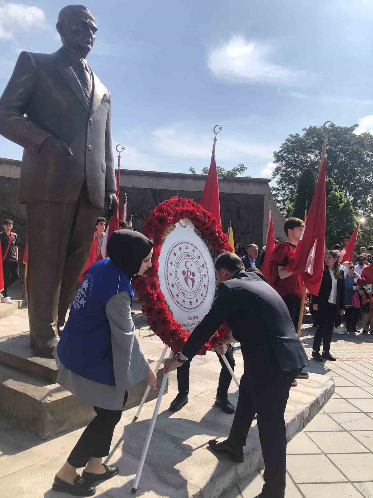 Gençlik ve Spor İl Müdürü Kabakcı: "Mesele memleketse yaşımız 19"