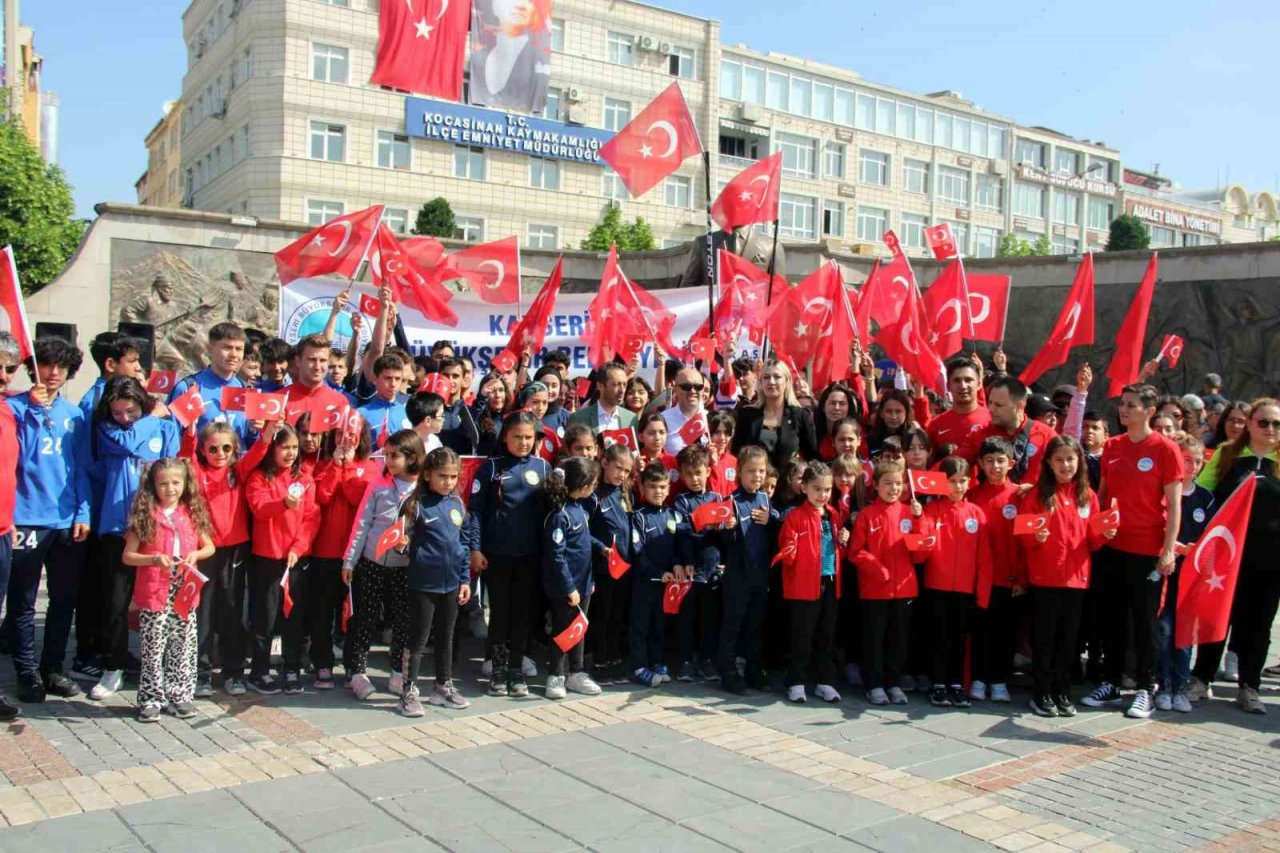 Gençlik ve Spor İl Müdürü Kabakcı: "Mesele memleketse yaşımız 19"