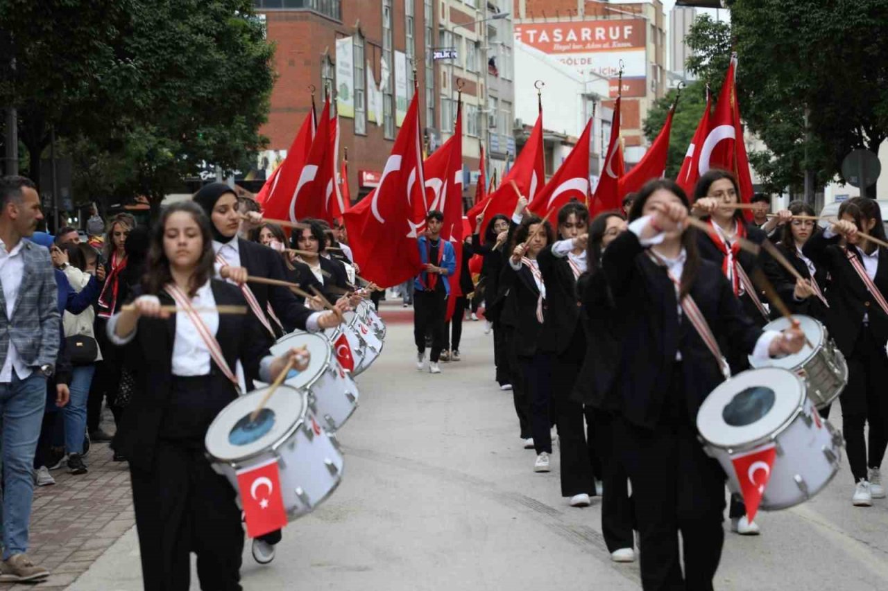 İnegöl’de 19 Mayıs coşkusu sokaklara taştı