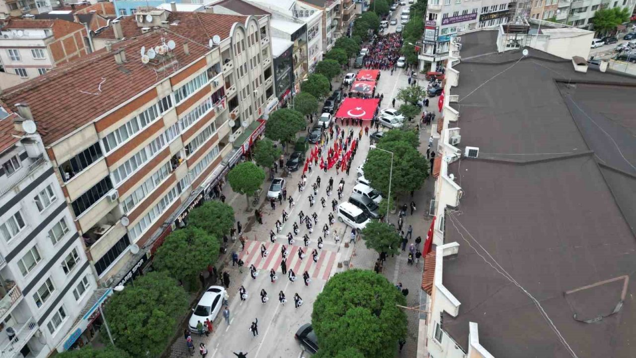 İnegöl’de 19 Mayıs coşkusu sokaklara taştı