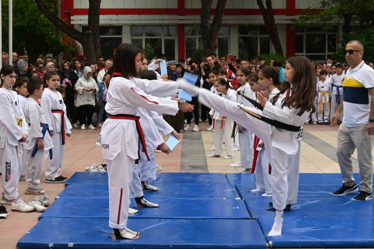 Soma’da 19 Mayıs coşkuyla kutlandı