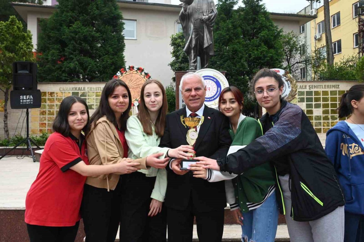 Soma’da 19 Mayıs coşkuyla kutlandı