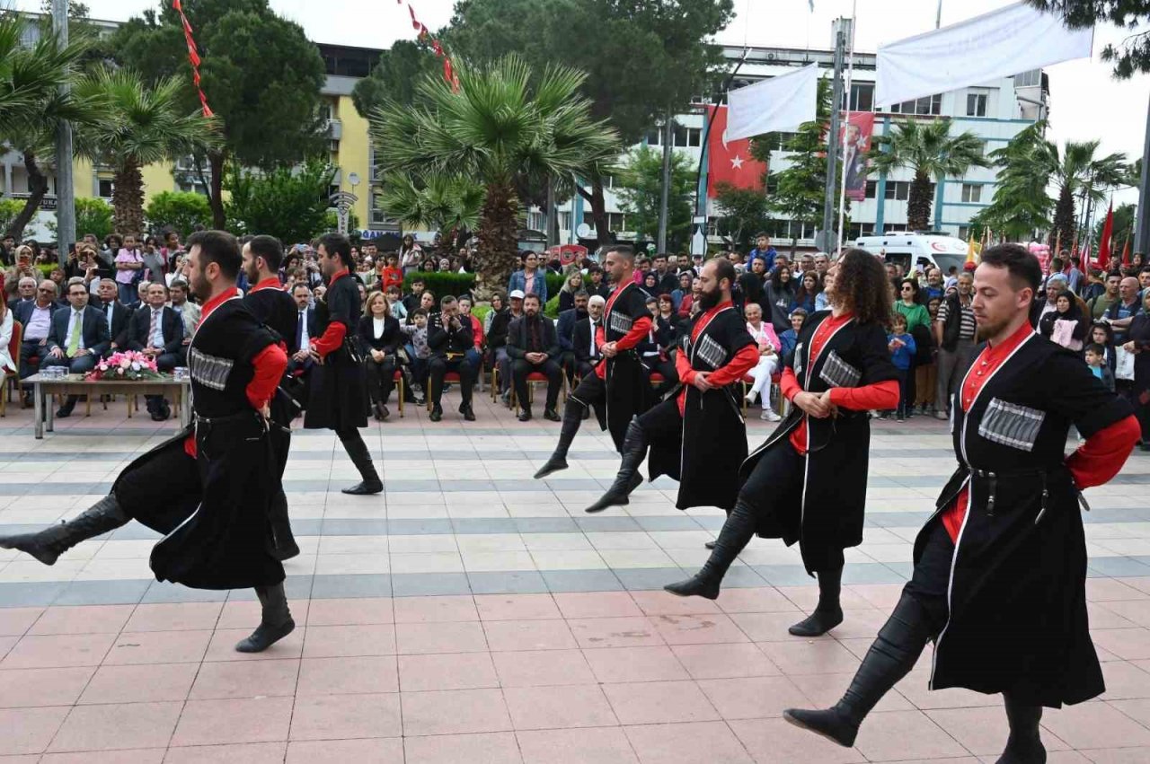 Soma’da 19 Mayıs coşkuyla kutlandı