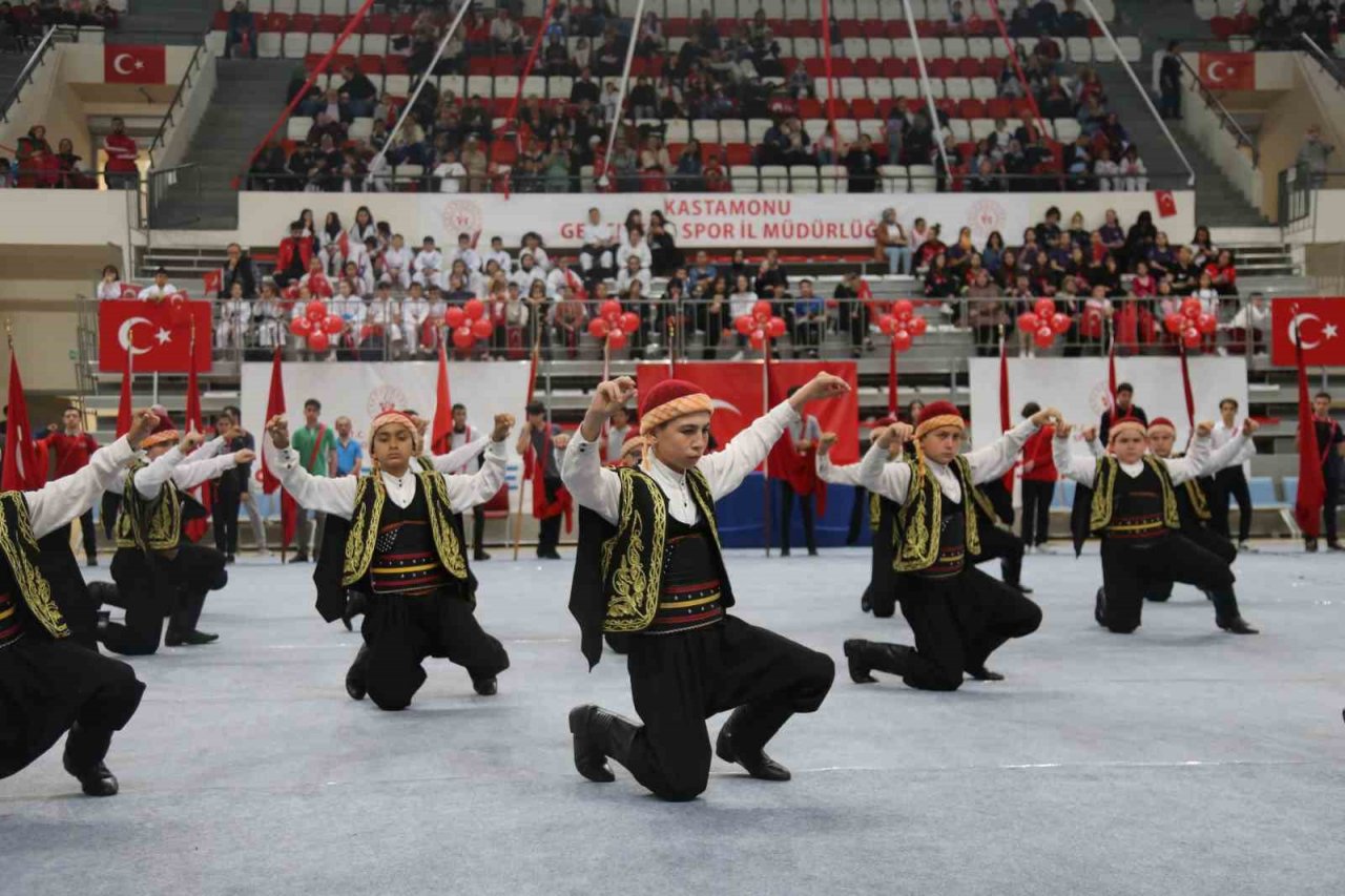 19 Mayıs’ta öğrenciler gösterileri ile göz doldurdu