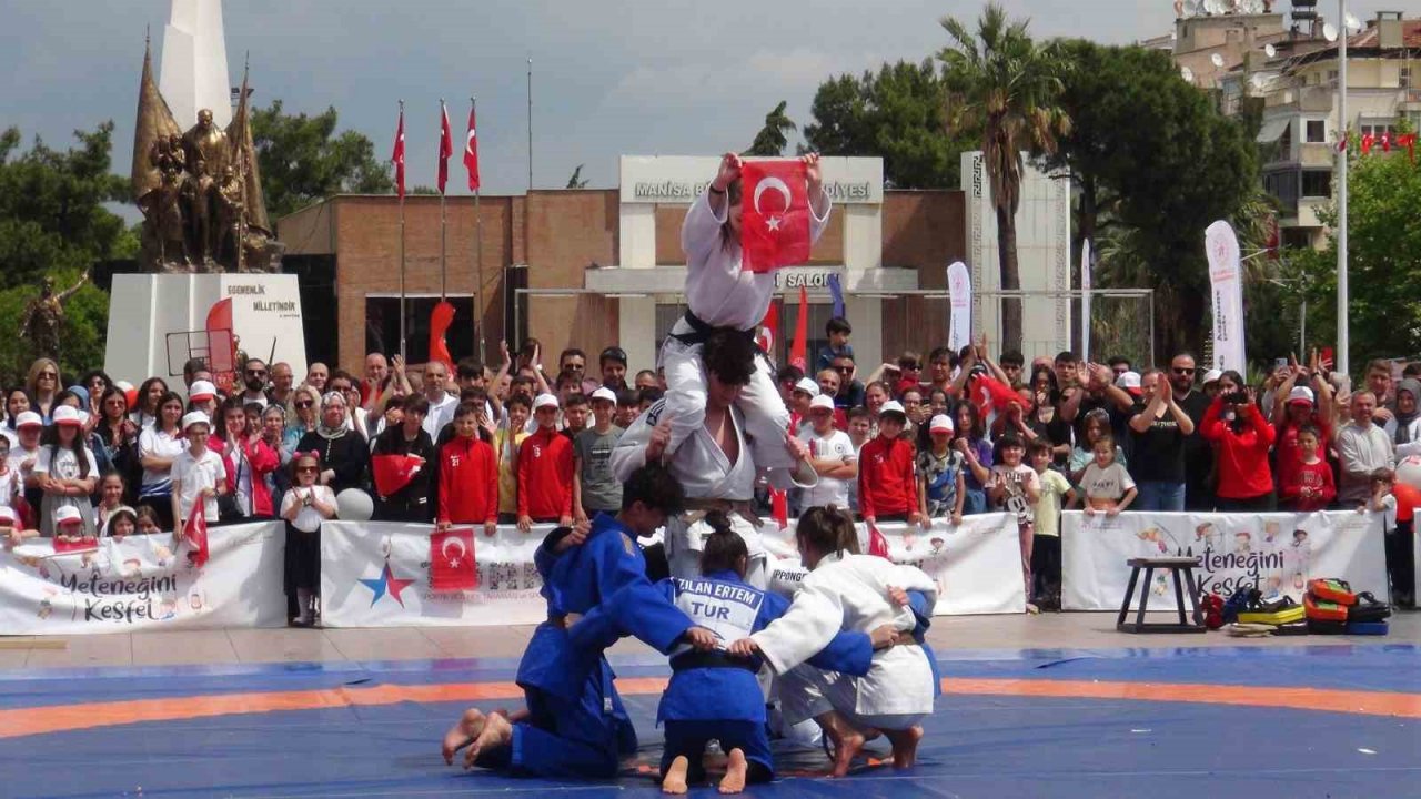 Manisa’da 19 Mayıs coşkusu