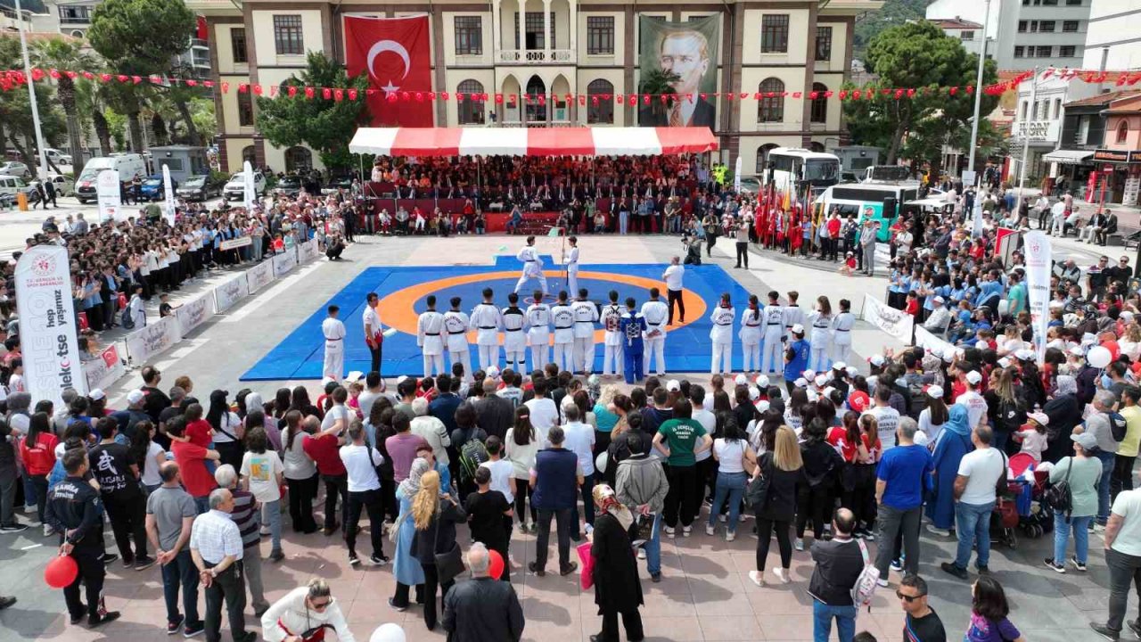 Manisa’da 19 Mayıs coşkusu