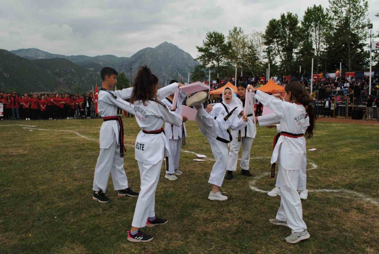 Komandolar gösterileriyle nefesleri kesti