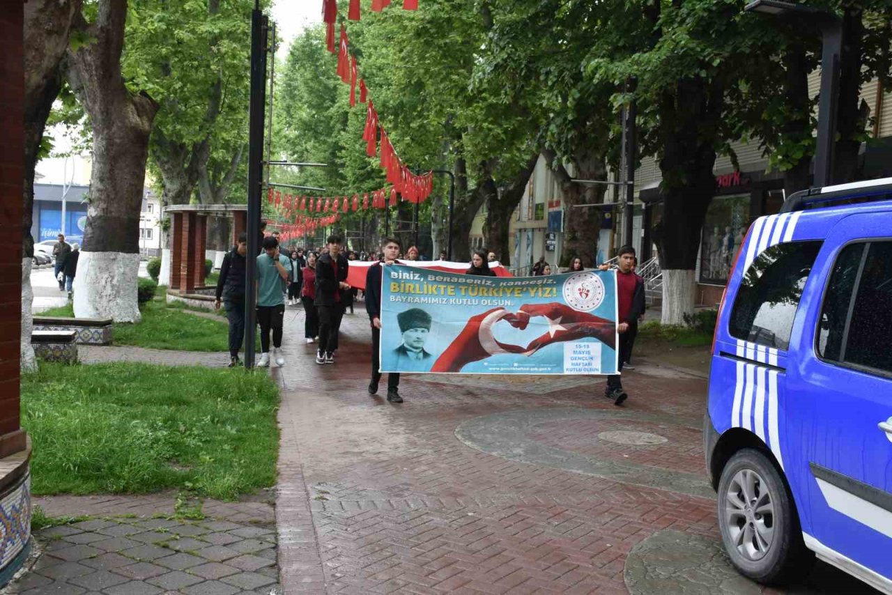 Hendek’te 19 Mayıs coşkusu