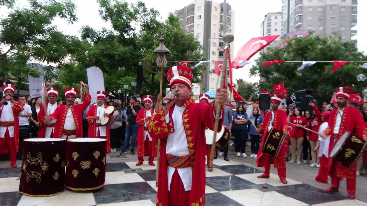 Kozan’da gençlik şöleni coşkuyla kutlandı