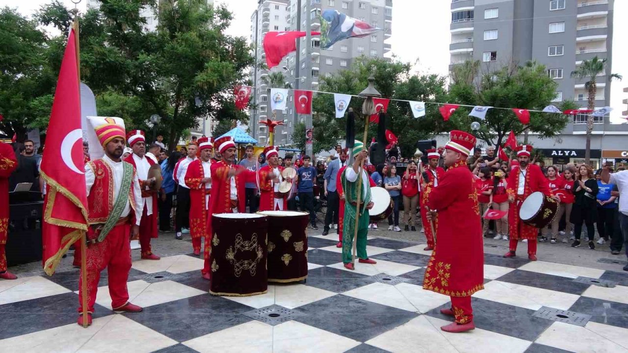 Kozan’da gençlik şöleni coşkuyla kutlandı