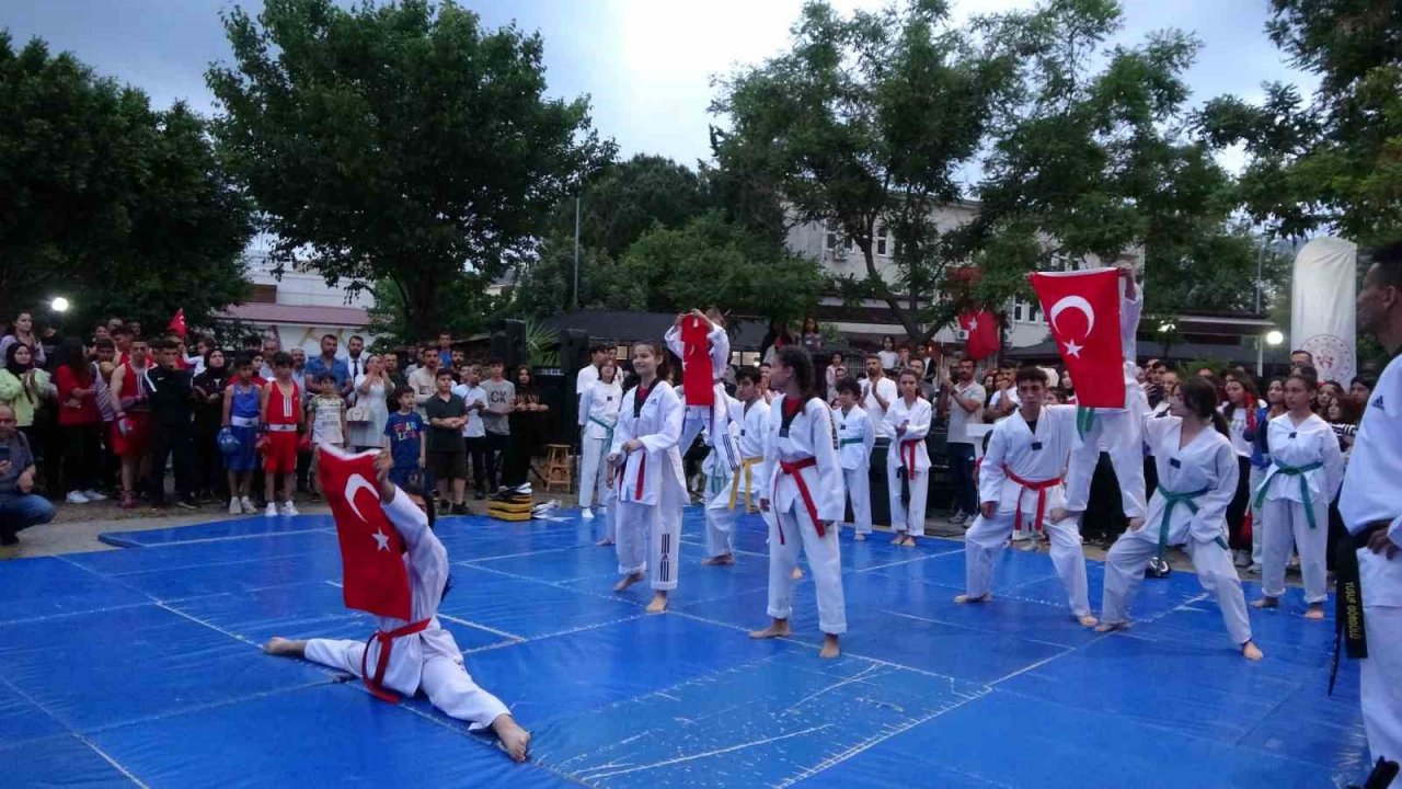 Kozan’da gençlik şöleni coşkuyla kutlandı