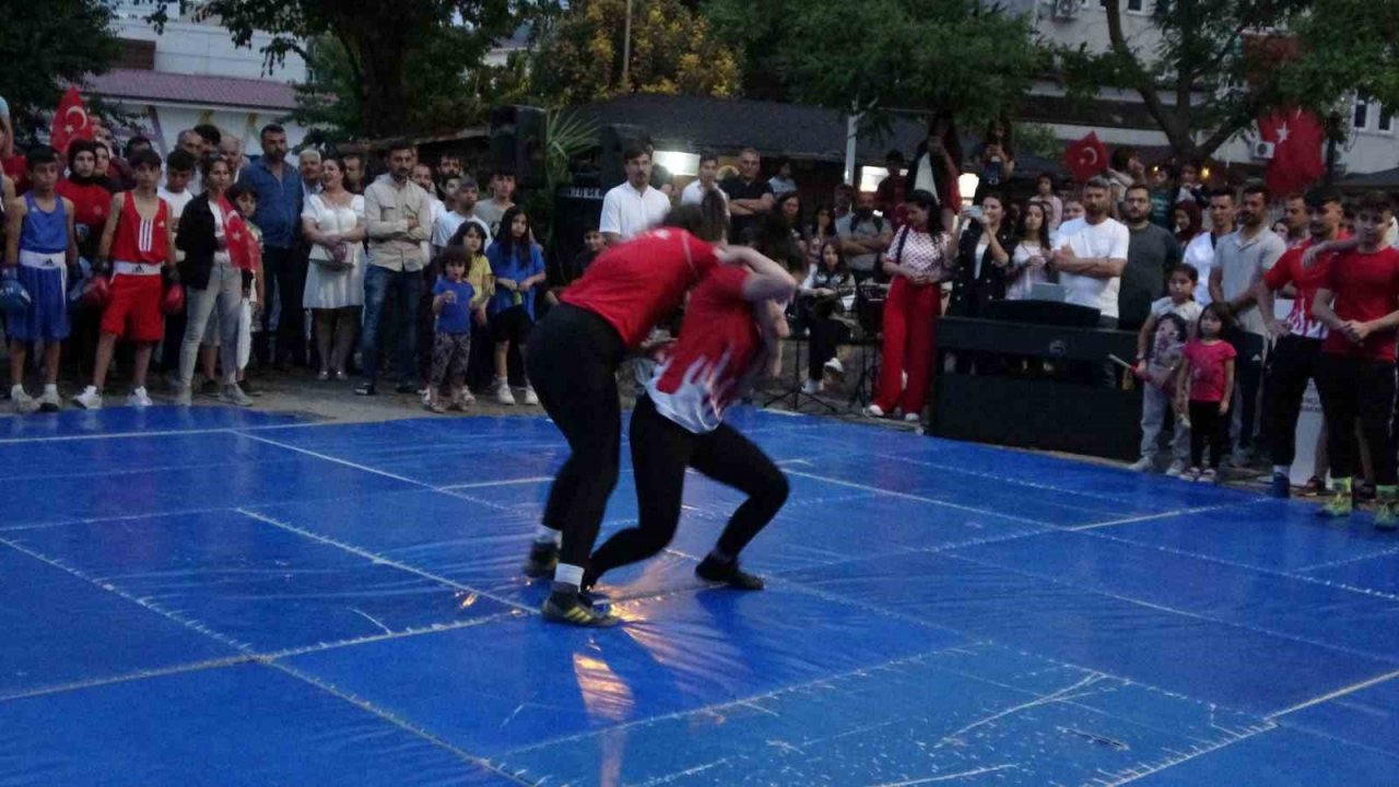 Kozan’da gençlik şöleni coşkuyla kutlandı